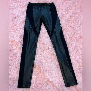 Shiny pattern leggings